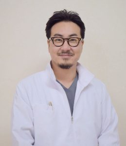 院長 灰井康佑